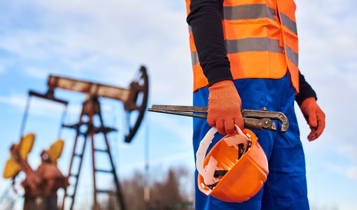 Mitigating environmental risks in oil operations: strategies for oil companies